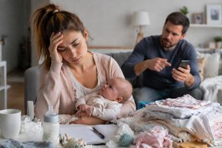 ŽENA-IN - Na mateřské mi dává zabrat nejen miminko, ale i manžel. Posílá mě na školení ke kolegyni i kráskám na sítích, stěžuje si Anna
